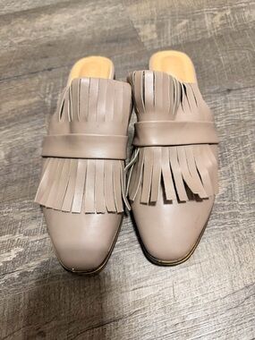 N Demand Neutral Fringe Slip-On Mules -